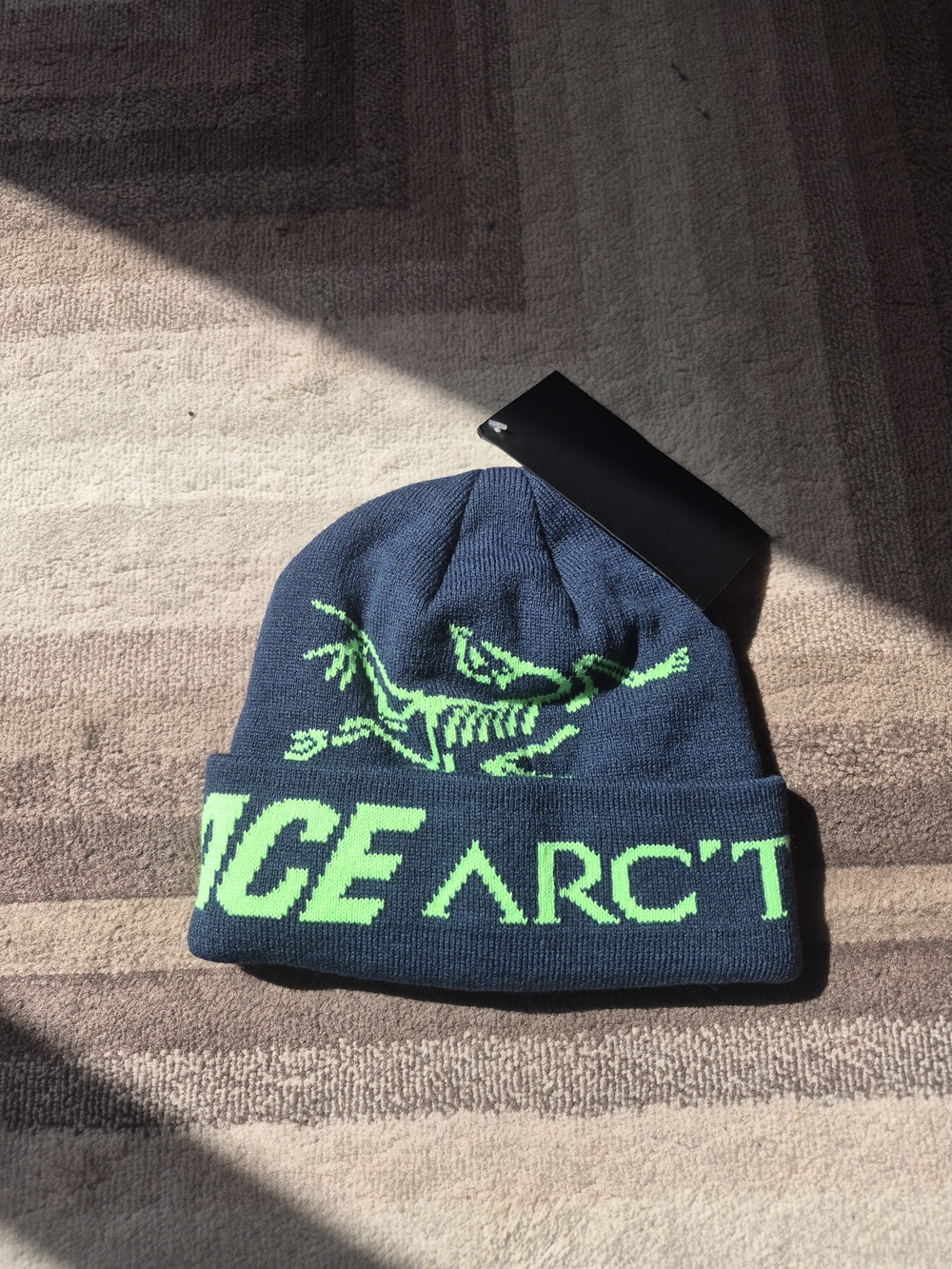 Arc'teryxNavy & Neon Green Beanie